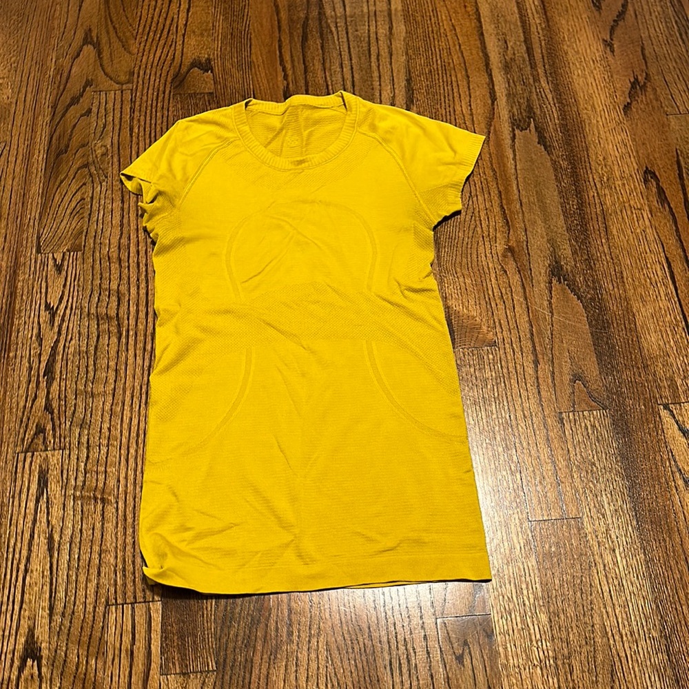 Lululemon swiftly tech short sleeve top size 6 golden yellow